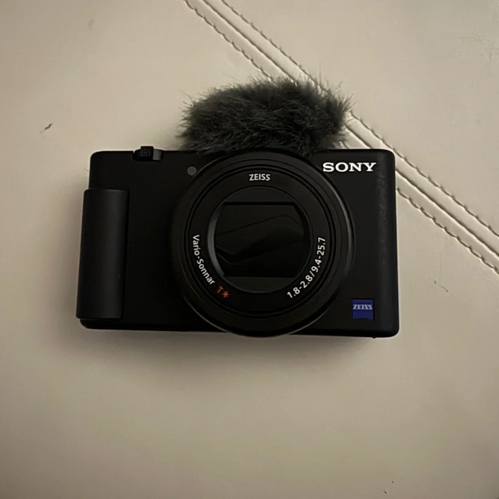 Sony - ZV-1 20.1-Megapixel Digital Camera